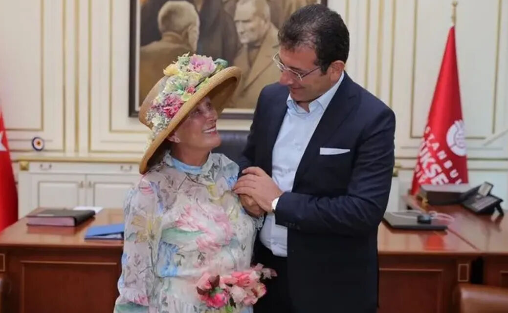 Ekrem İmamoğlu ile aynı karede yer alan Seher Erçili Alaçam kimdir? "Masum biri değil" Ekrem İmamoğlu ile aynı karede yer alan Seher Erçili Alaçam kimdir? "Masum biri değil" - 2. Resim