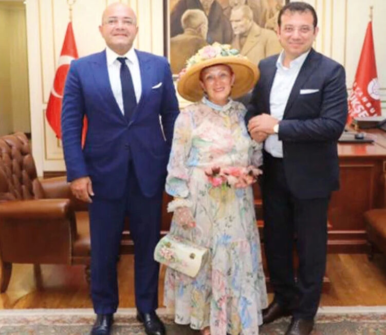 Ekrem İmamoğlu ile aynı karede yer alan Seher Erçili Alaçam kimdir? "Masum biri değil" Ekrem İmamoğlu ile aynı karede yer alan Seher Erçili Alaçam kimdir? "Masum biri değil" - 1. Resim