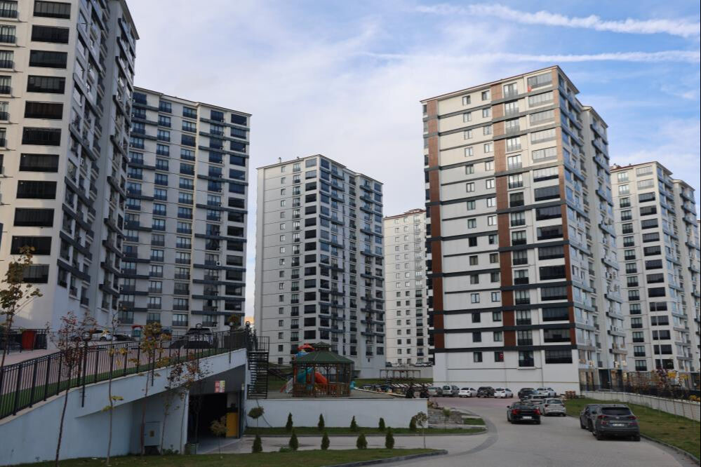 Elazığ'da bir sitenin aidatı 27 bin lira oldu, vatandaşlar isyan etti!  Elazığ'da bir sitenin aidatı 27 bin lira oldu, vatandaşlar isyan etti!