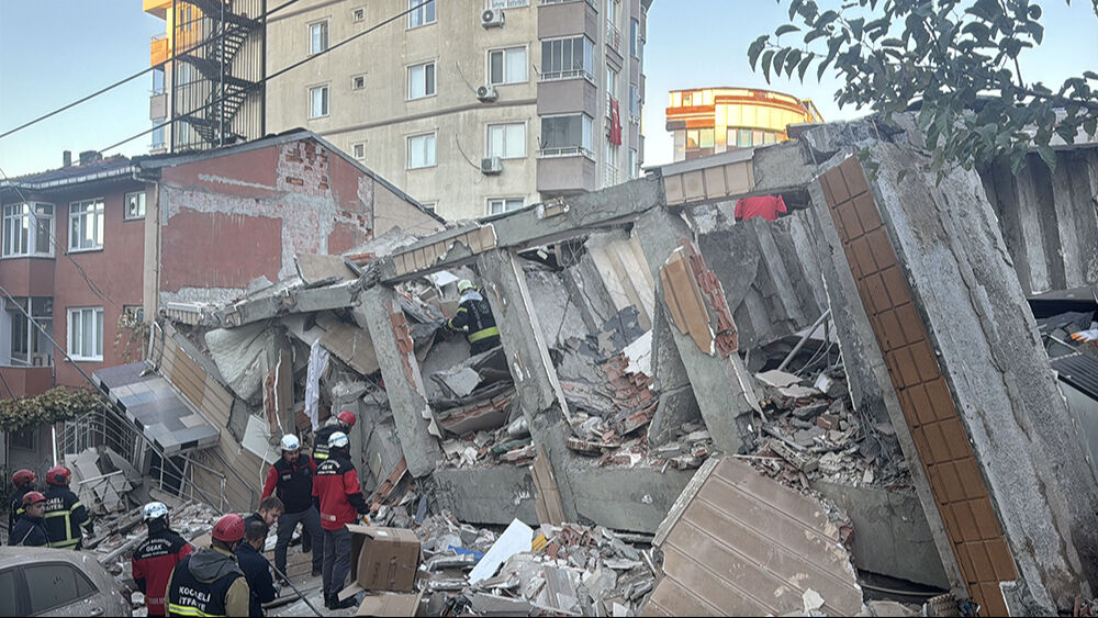 Gebze'de 7 katlı bina çöktü! Enkazdan ses alındı Gebze'de 6 katlı bina çöktü! Ekipler enkaz bölgesinde - 3. Resim