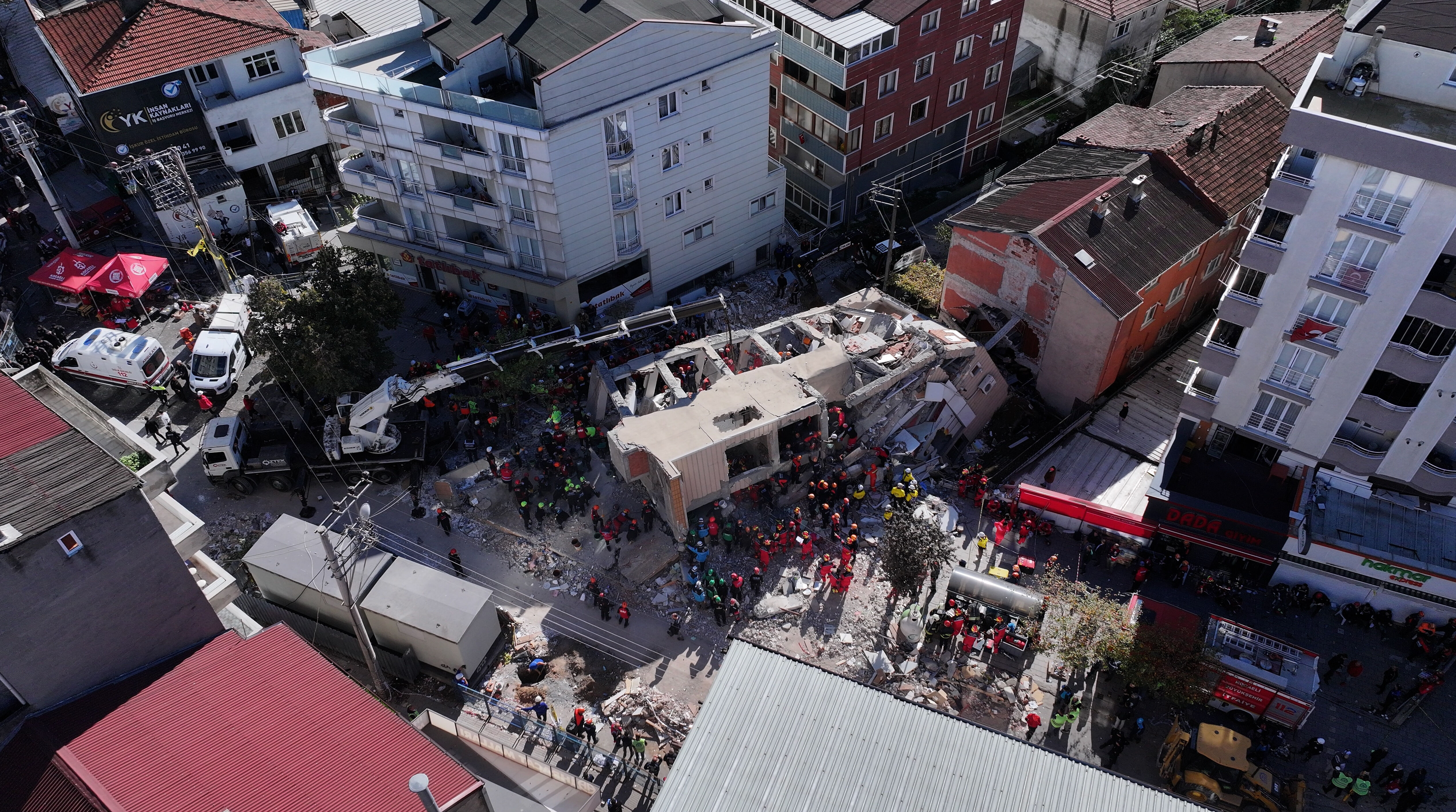 Gebze'de 7 katlı binanın çökme anı kamerada! - 1. Resim