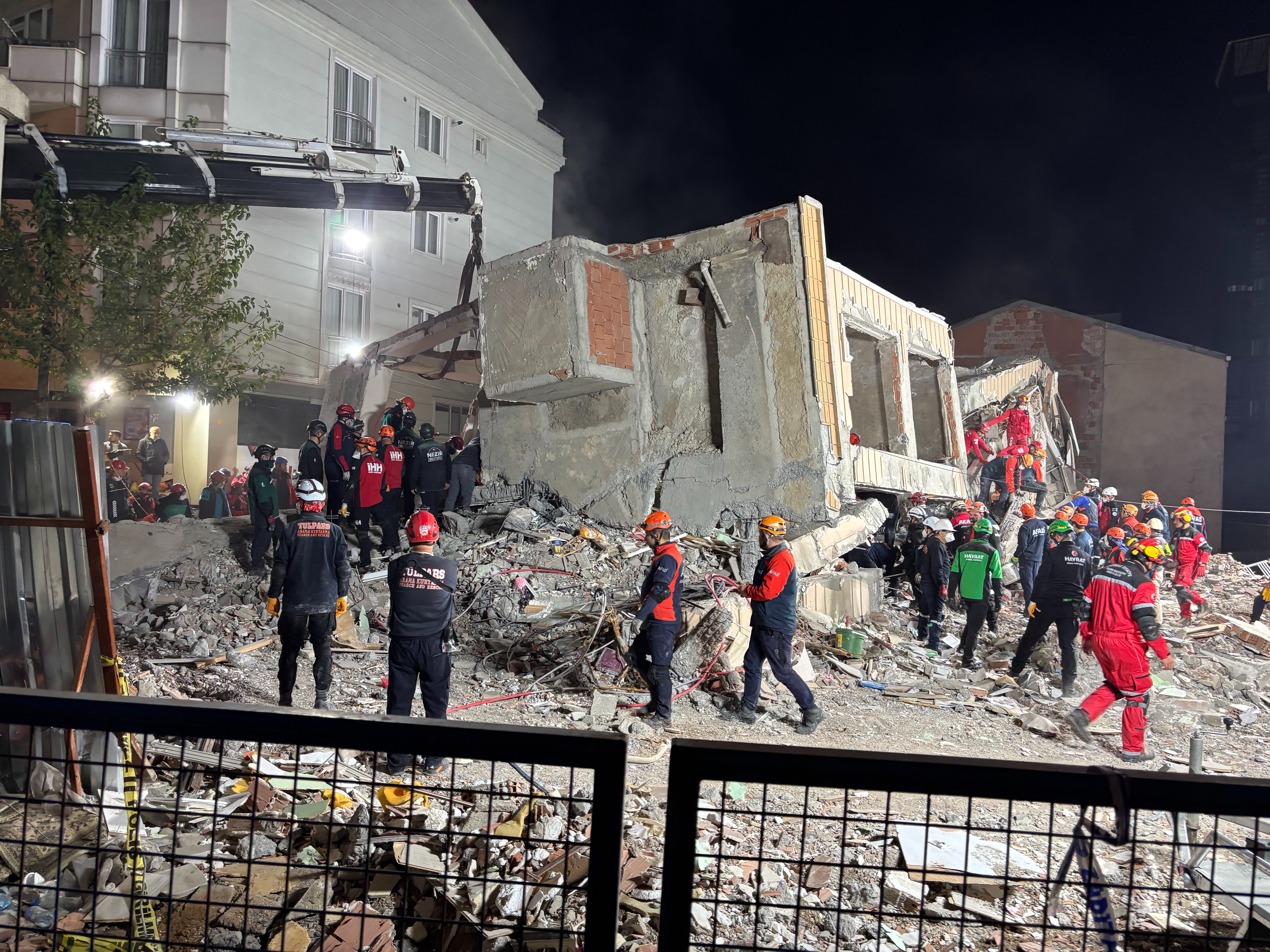 Gebze'de çöken binanın enkazından çıkarılmıştı! Dilara Bilir'in sağlık durumu netleşti! Gebze'de çöken binanın enkazından çıkarılmıştı! Dilara Bilir'in sağlık durumu netleşti! - 1. Resim