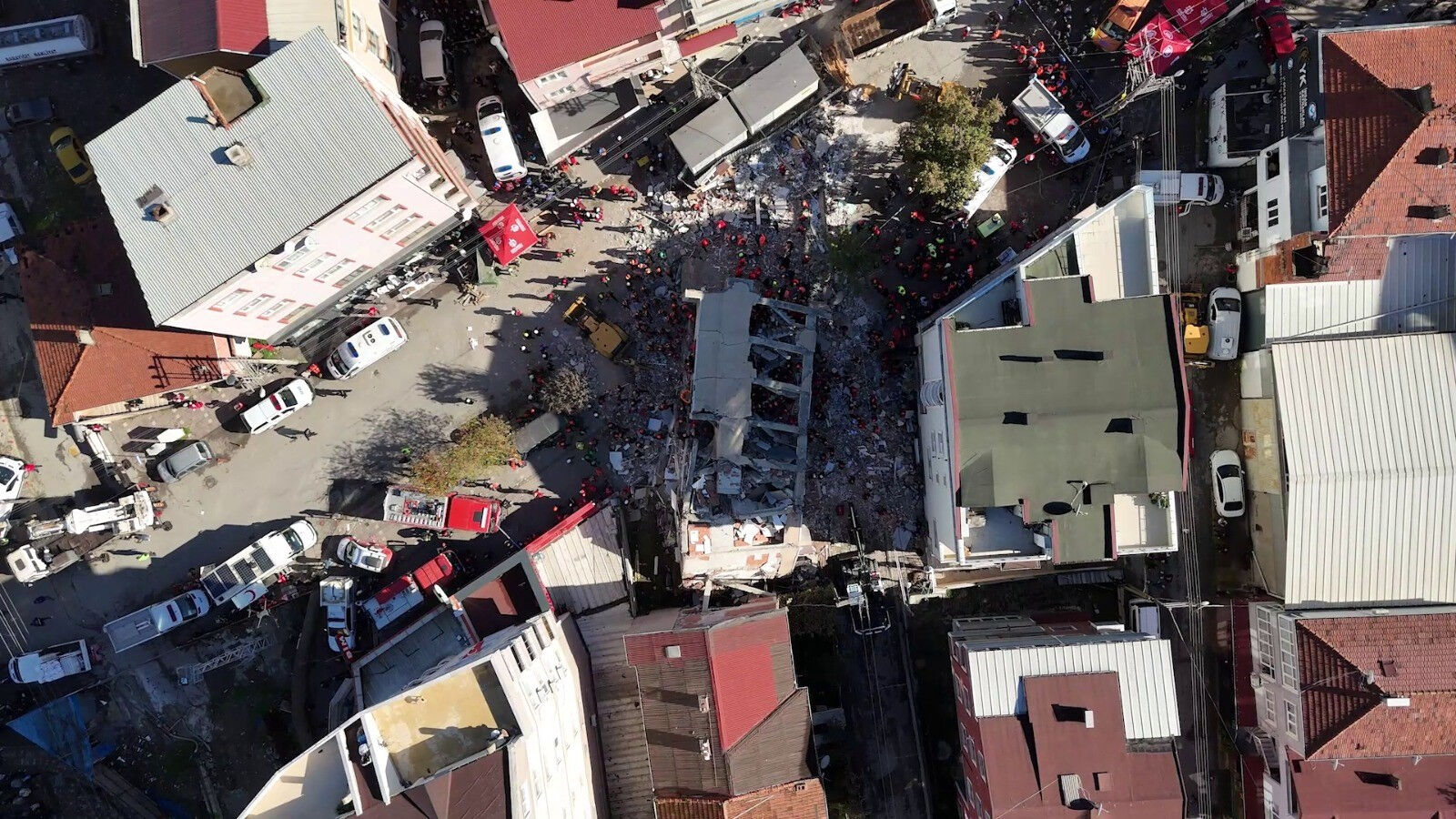 Gebze'de çöken binanın kolonları mı kesildi? Eczanenin sahibi konuştu Gebze'de çöken binanın kolonları mı kesildi? Eczanenin sahibi konuştu - 1. Resim