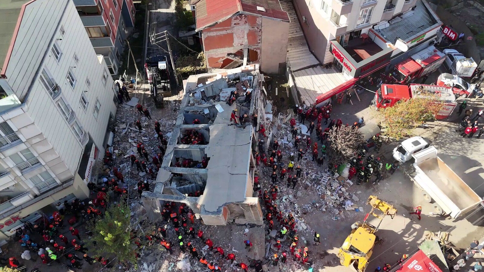 Gebze'de çöken binanın kolonları mı kesildi? Eczanenin sahibi konuştu Gebze'de çöken binanın kolonları mı kesildi? Eczanenin sahibi konuştu - 3. Resim