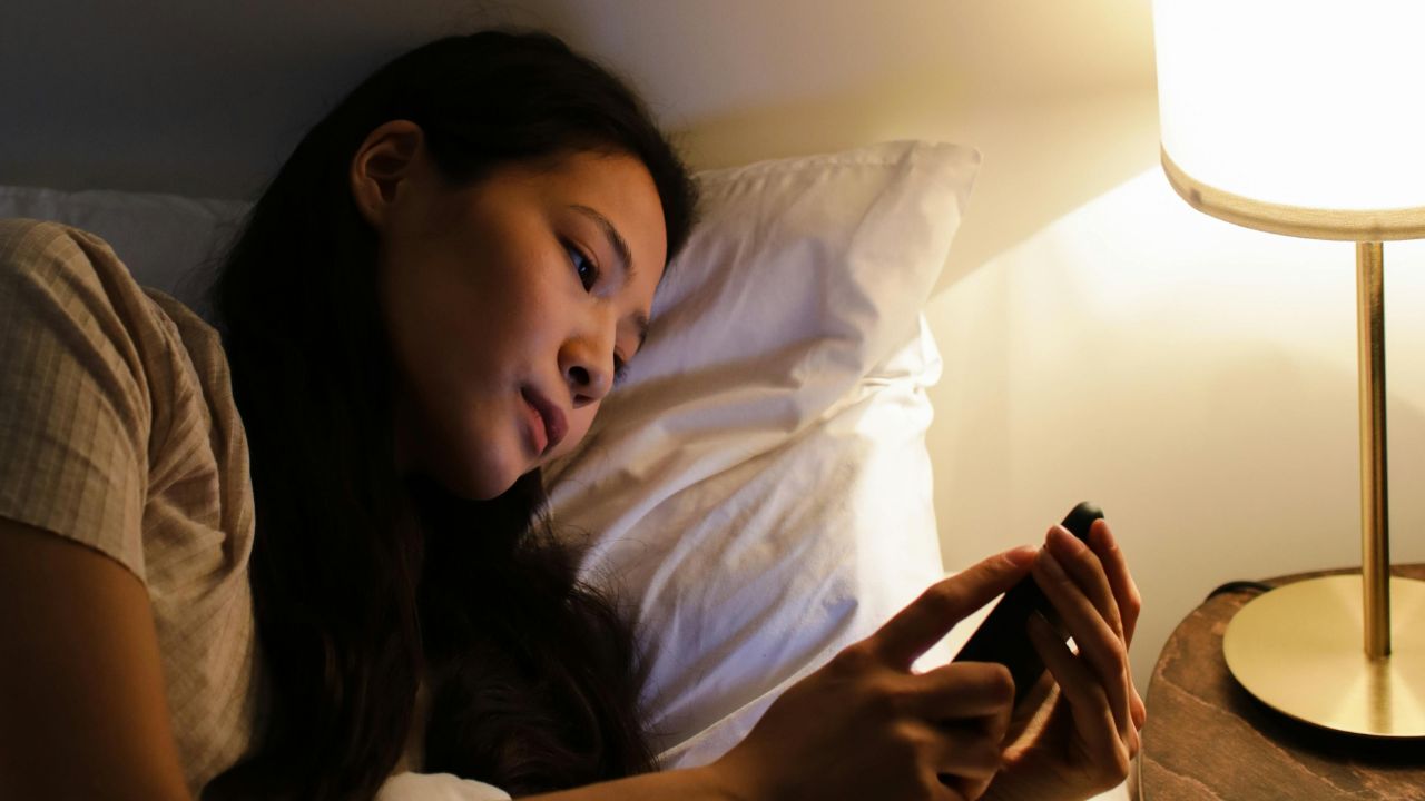 Gece lambaları masum değil! Kalp hastalığı riskini yüzde 50 artırıyor Gece lambaları masum değil! Kalp hastalığı riskini yüzde 50 artırıyor