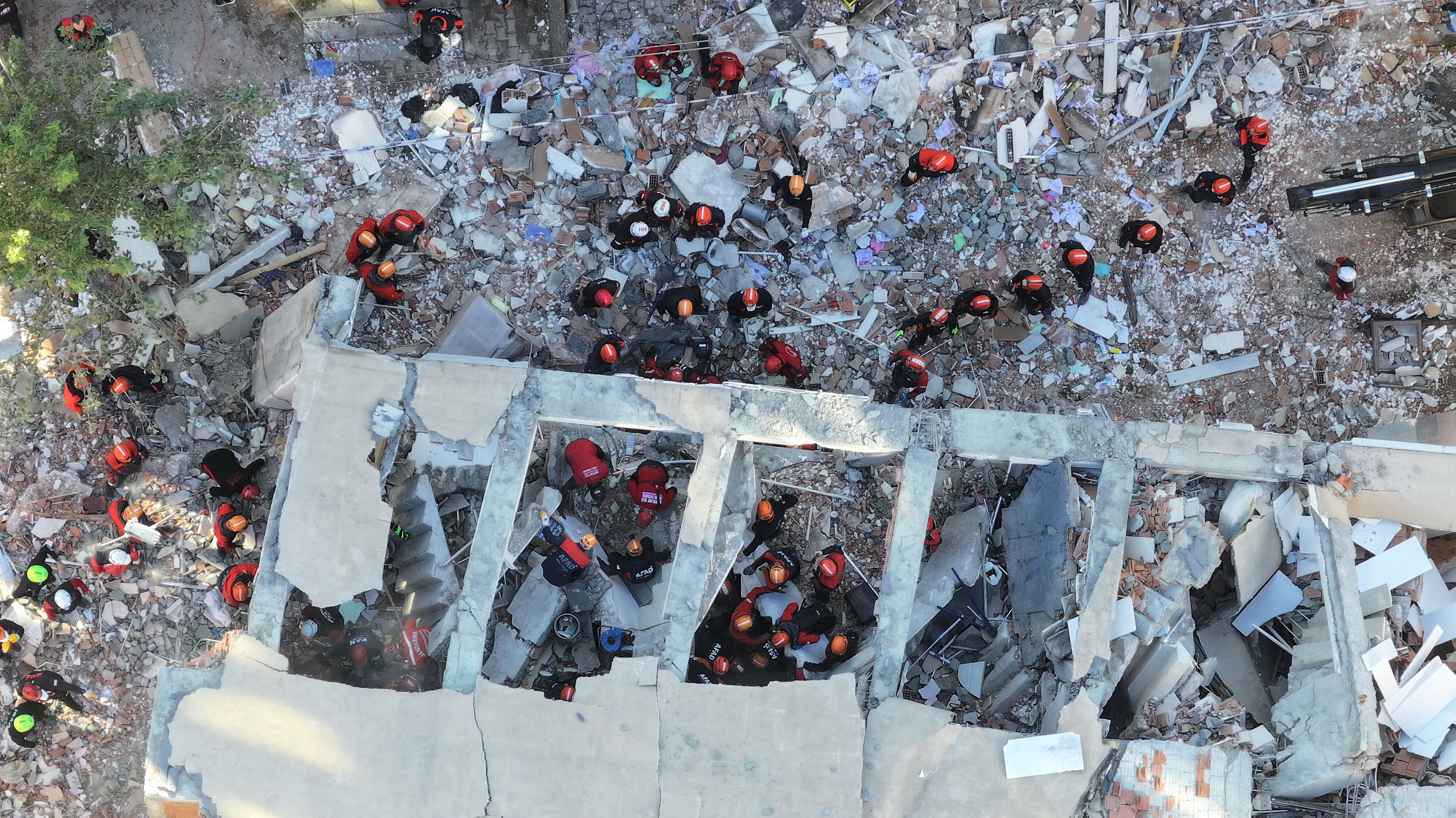 Kocaeli'de çöken bina ne zaman inşa edildi? Enkaz altında kalanların kimliği belli oldu Kocaeli'de çöken bina ne zaman inşa edildi? Enkaz altında kalanların kimliği belli oldu - 3. Resim