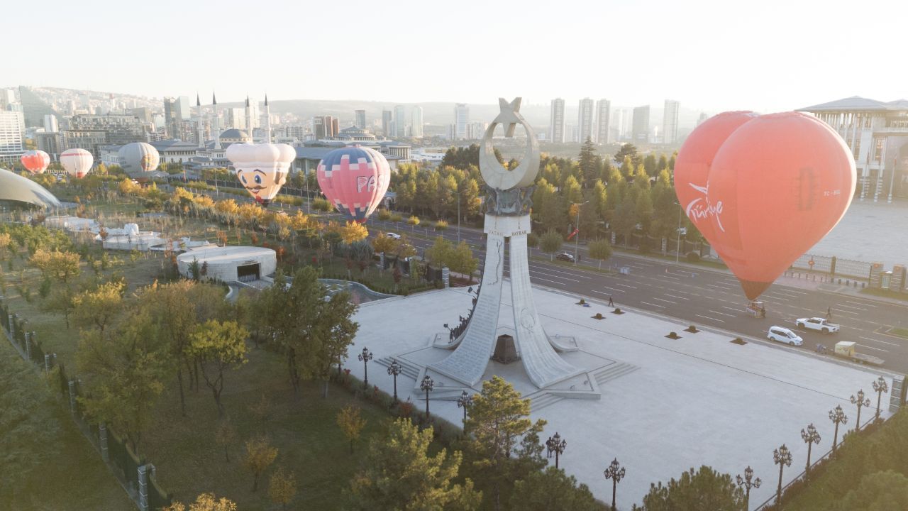 Külliye'de sıcak hava balonu etkinliği! 29 Ekim renkli görüntüler ile kutlandı Külliye'de sıcak hava balonu etkinliği! 29 Ekim renkli görüntüler ile kutlandı