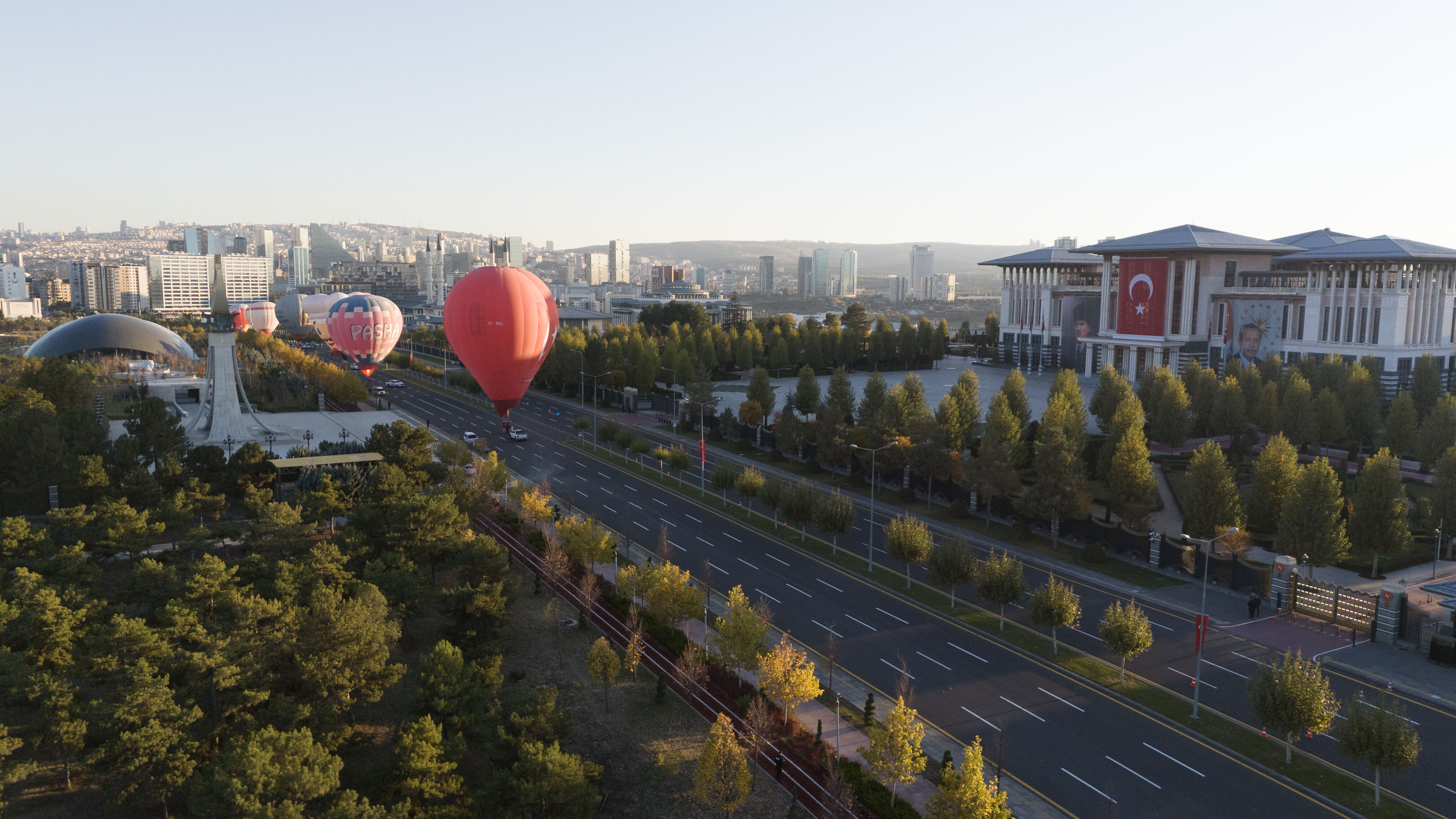 Külliye'de sıcak hava balonu etkinliği! 29 Ekim renkli görüntüler ile kutlandı Külliye'de sıcak hava balonu etkinliği! 29 Ekim renkli görüntüler ile kutlandı - 1. Resim