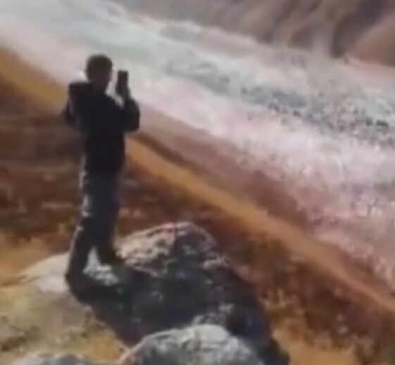 Uzunluğu 2 kilometre, yüksekliği 25 metre! Zirveden kopan buz kütlesi korku saçtı Uzunluğu 2 kilometre, yüksekliği 25 metre! Zirveden kopan buz kütlesi korku saçtı - 1. Resim