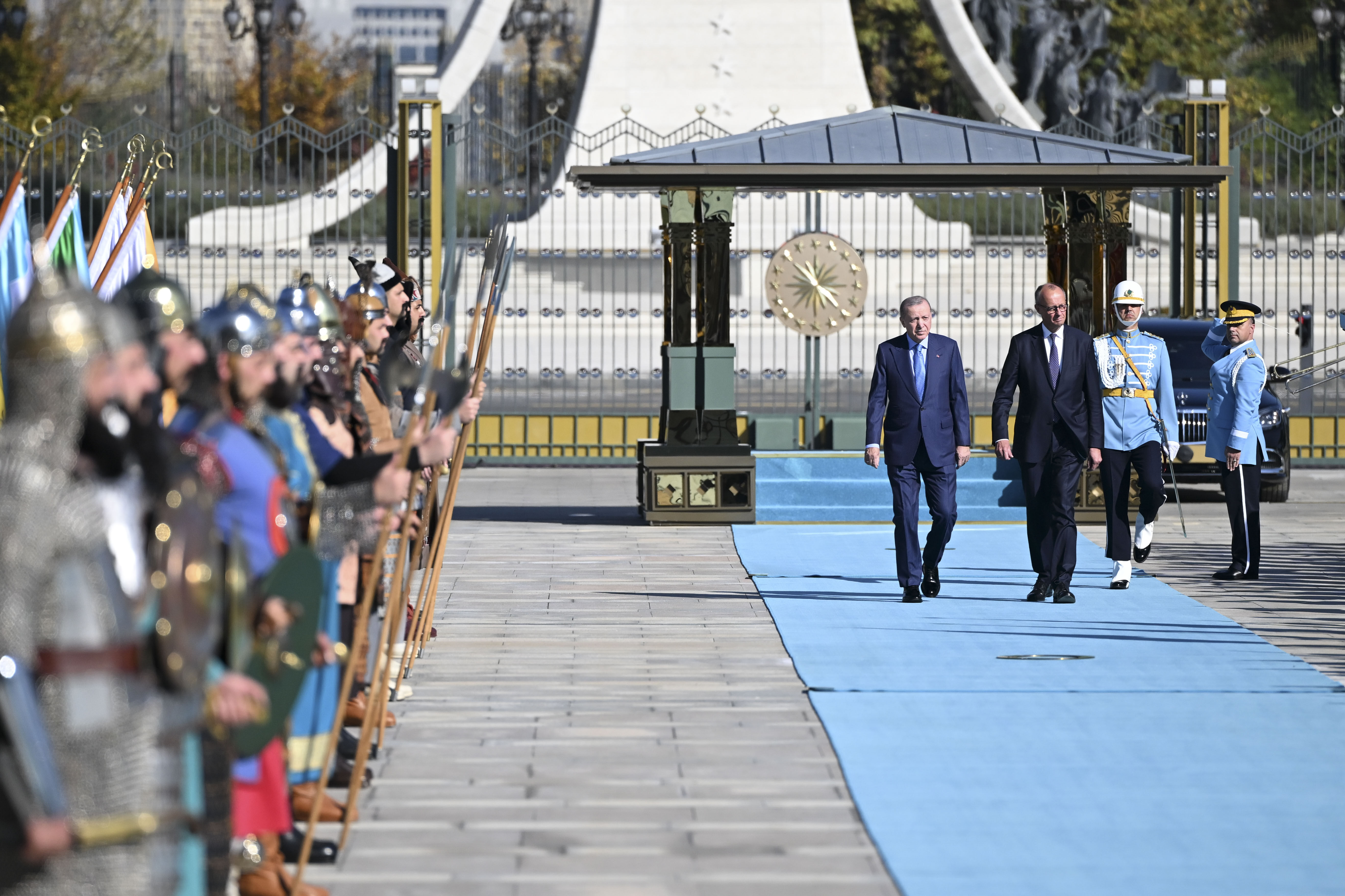 Cumhurbaşkanı Erdoğan, Almanya Başbakanı Merz'i resmi törenle karşıladı - 1. Resim