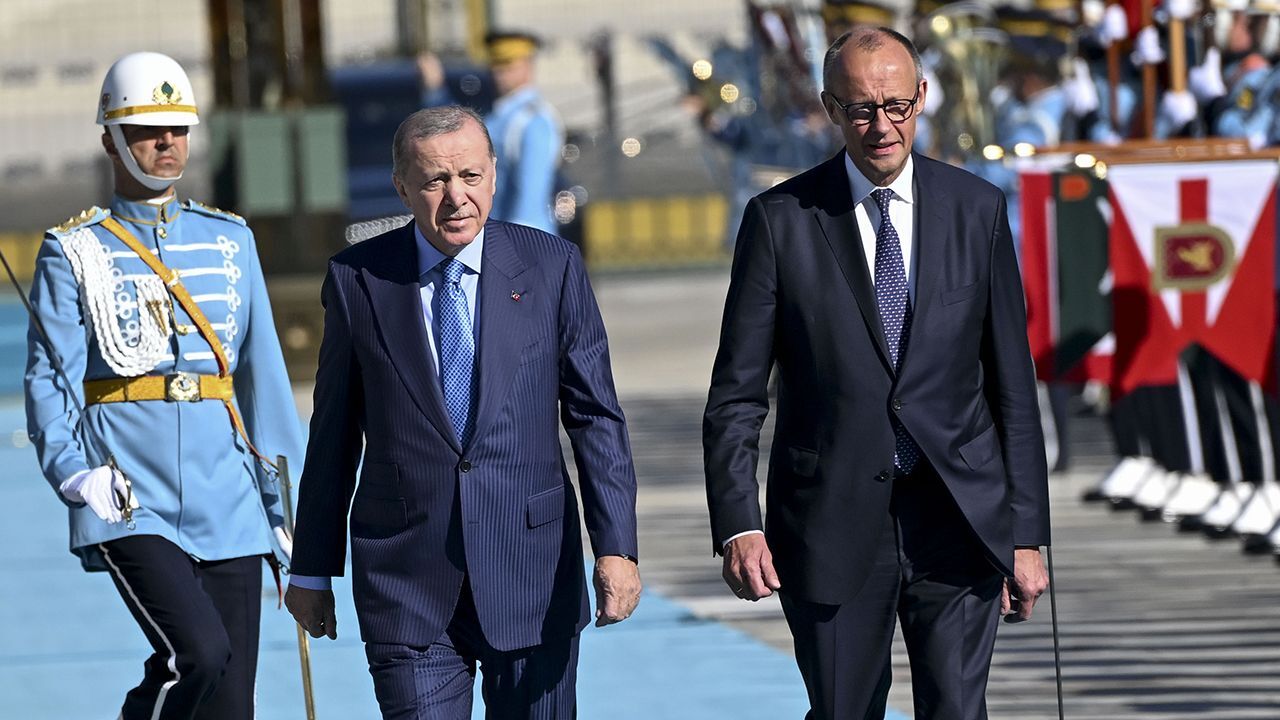  - Erdoğan, Merz'i resmi törenle karşıladı