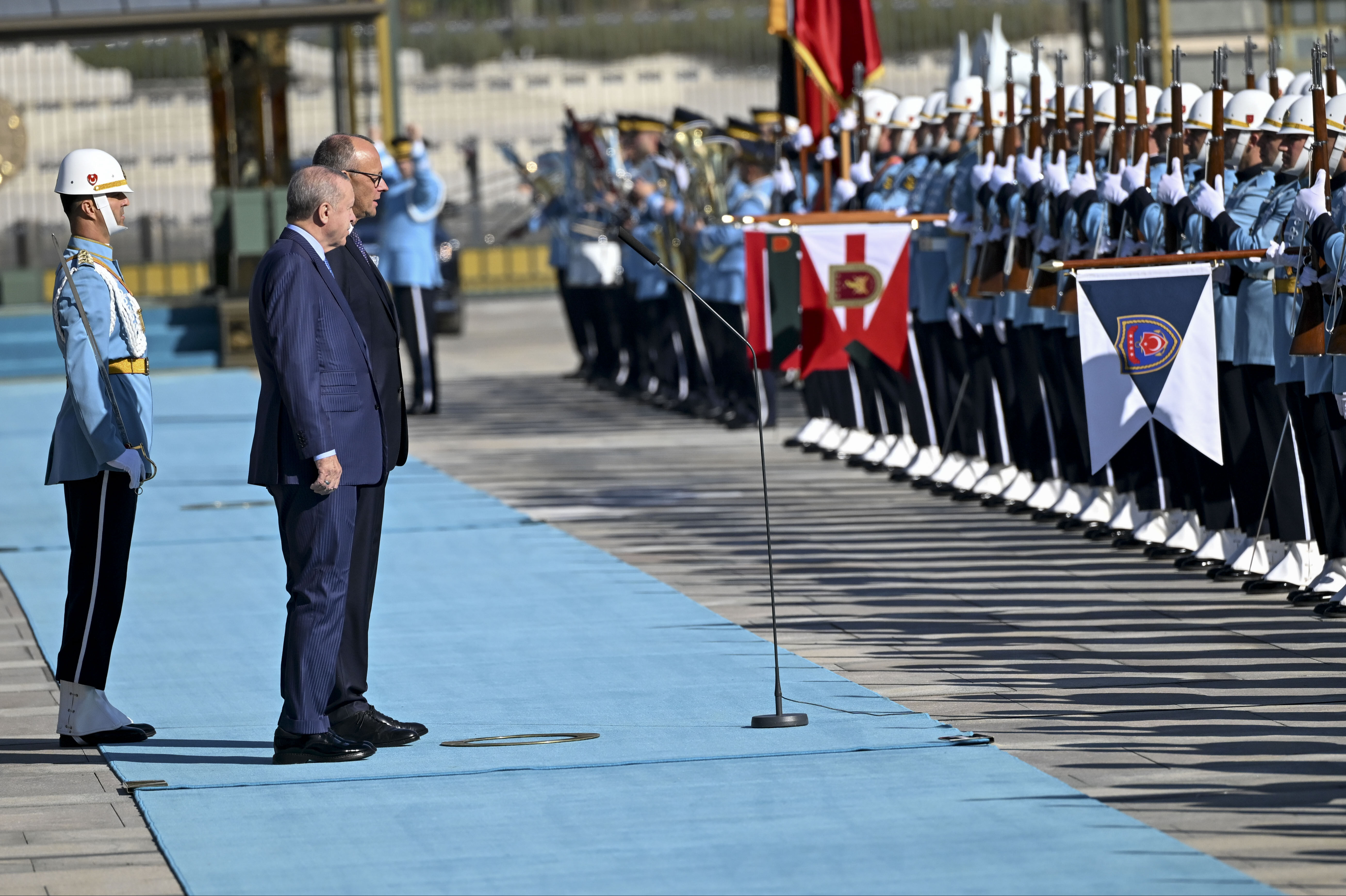 Cumhurbaşkanı Erdoğan, Almanya Başbakanı Merz'i resmi törenle karşıladı - 2. Resim
