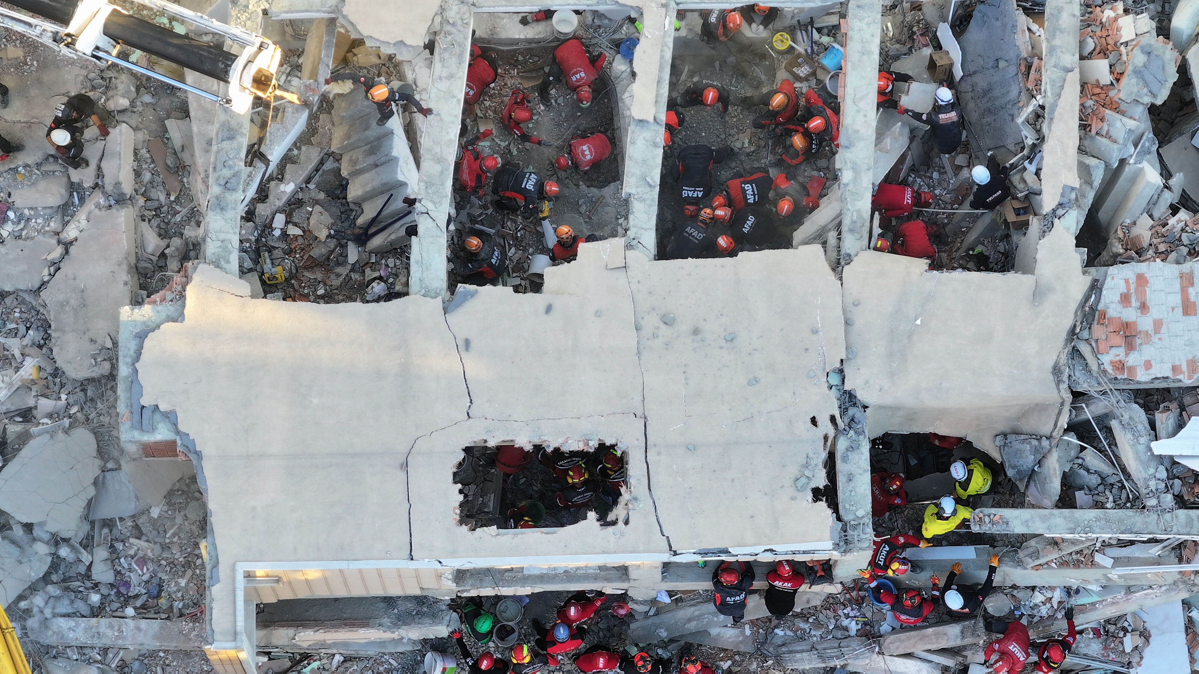 Dilara Bilir kimdir, kaç yaşında? Gebze'de çöken binadan kurtuldu - 2. Resim