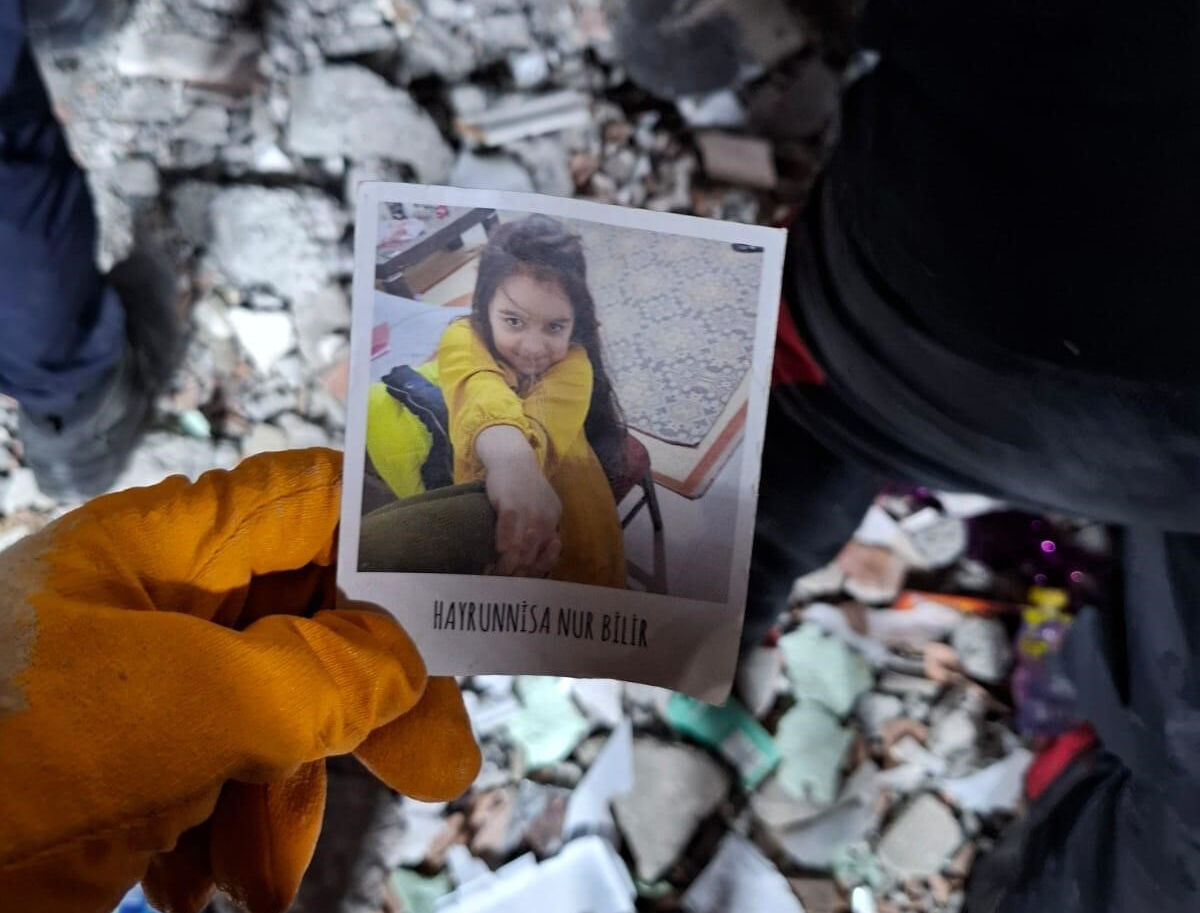 Enkazdan sağ çıkan Dilara'nın dayısı: Annesinin öldüğünü söylemedik Enkazdan sağ çıkan Dilara'nın dayısı: Annesinin öldüğünü söylemedik - 1. Resim