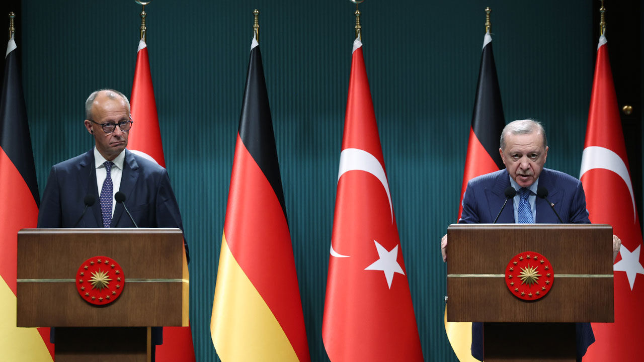 Erdoğan'dan Merz'e 'Gazze' ayarı: Almanya olarak soykırımı görmüyor musunuz? Erdoğan'dan Merz'e 'Gazze' ayarı: Almanya olarak soykırımı görmüyor musunuz? - 2. Resim