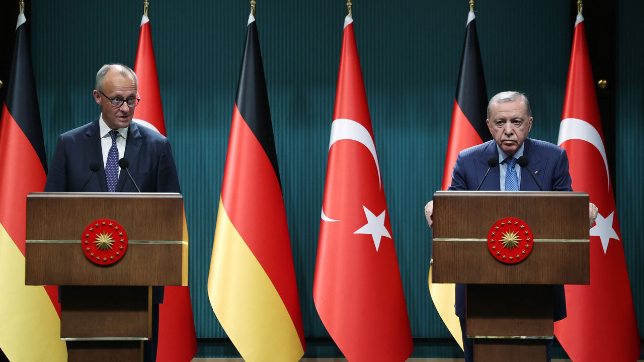 Erdoğan'dan Merz'e 'Gazze' ayarı: Almanya olarak soykırımı görmüyor musunuz? Erdoğan'dan Merz'e 'Gazze' ayarı: Almanya olarak soykırımı görmüyor musunuz? - 4. Resim