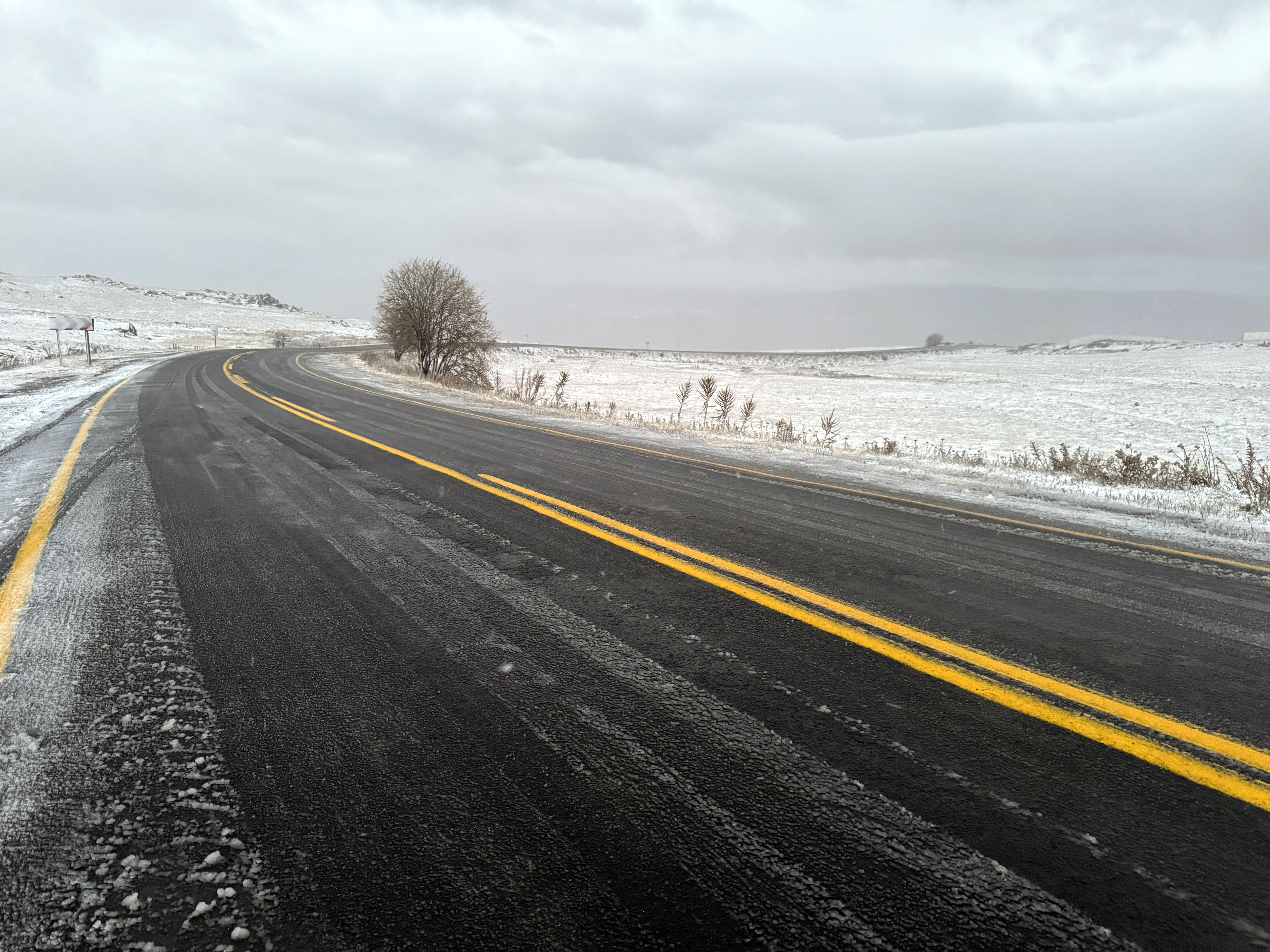 Erzurum beyaza büründü! Araçlar karlı yolda kaldı - 2. Resim