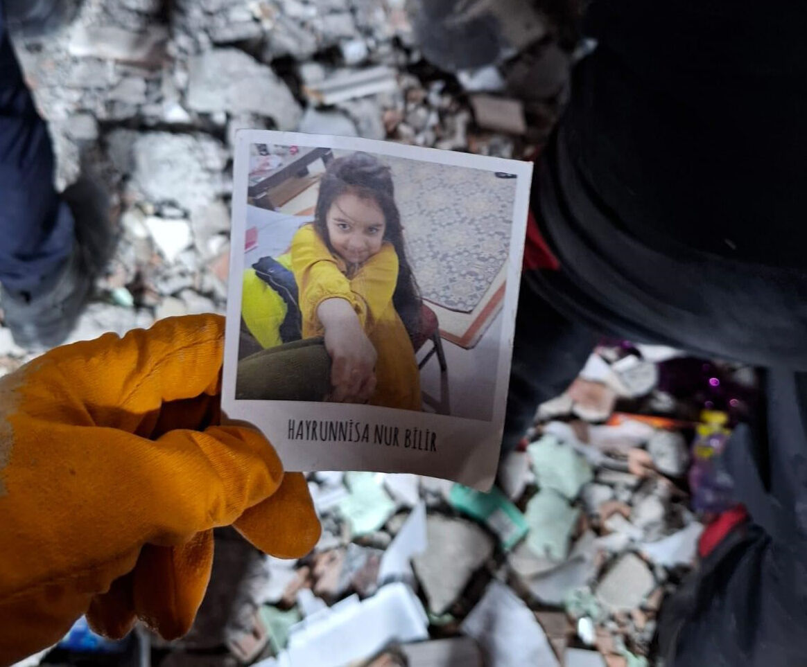 Gebze'de aynı aileden 4 kişinin can verdiği enkazdan kahreden kare! 