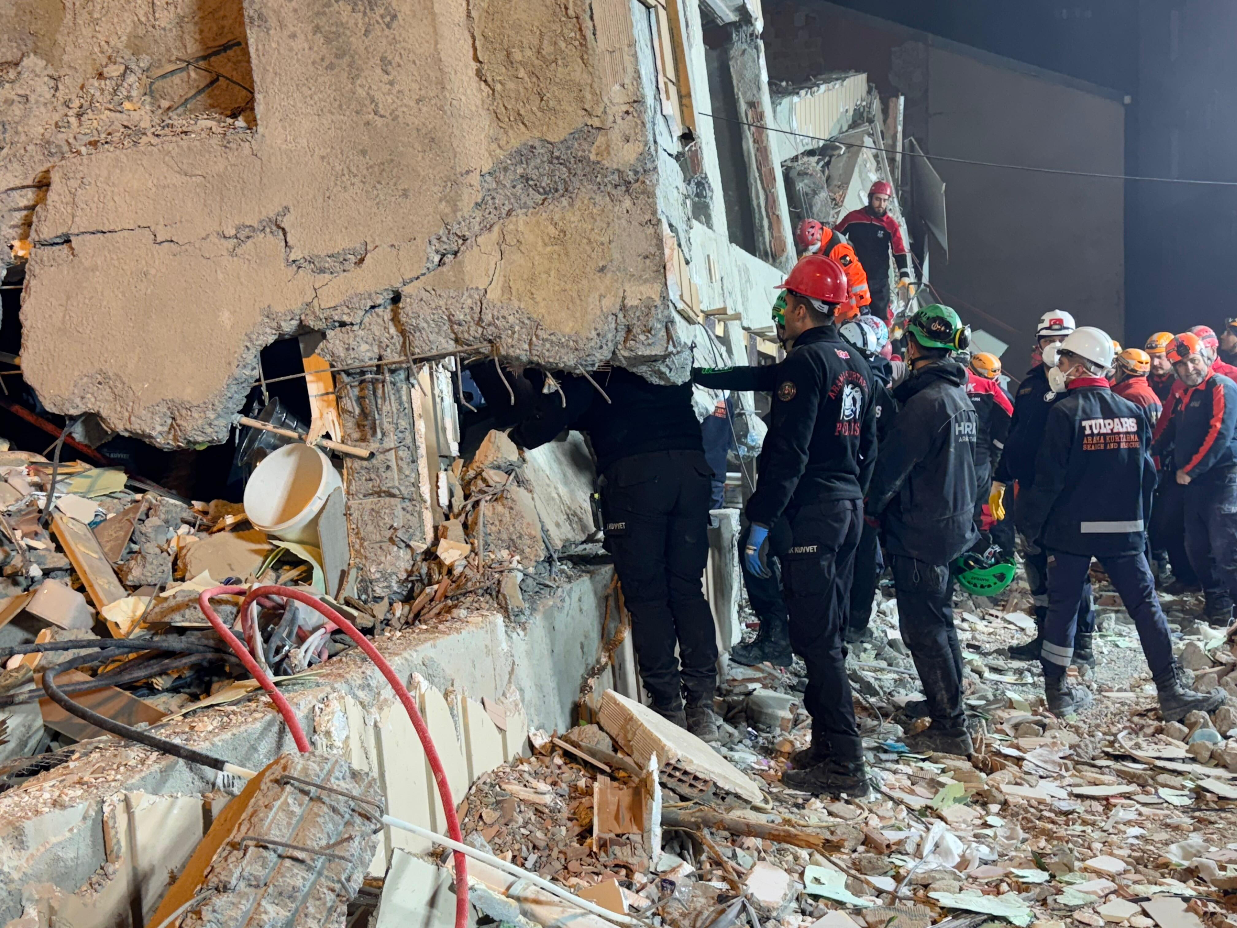 Gebze'de çöken binada son durum ne, enkaz altındakiler çıkarıldı mı? - 2. Resim