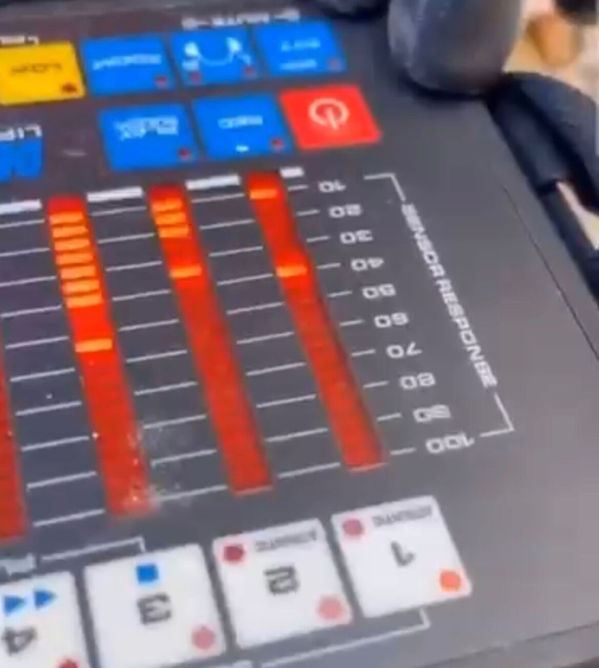 Gebze'deki enkazdan tek sağ çıkan Dilara, sesini böyle duyurmuş! Tüyleri diken diken eden anlar Gebze'deki enkazdan tek sağ çıkan Dilara, sesini böyle duyurmuş! Tüyleri diken diken eden anlar - 4. Resim