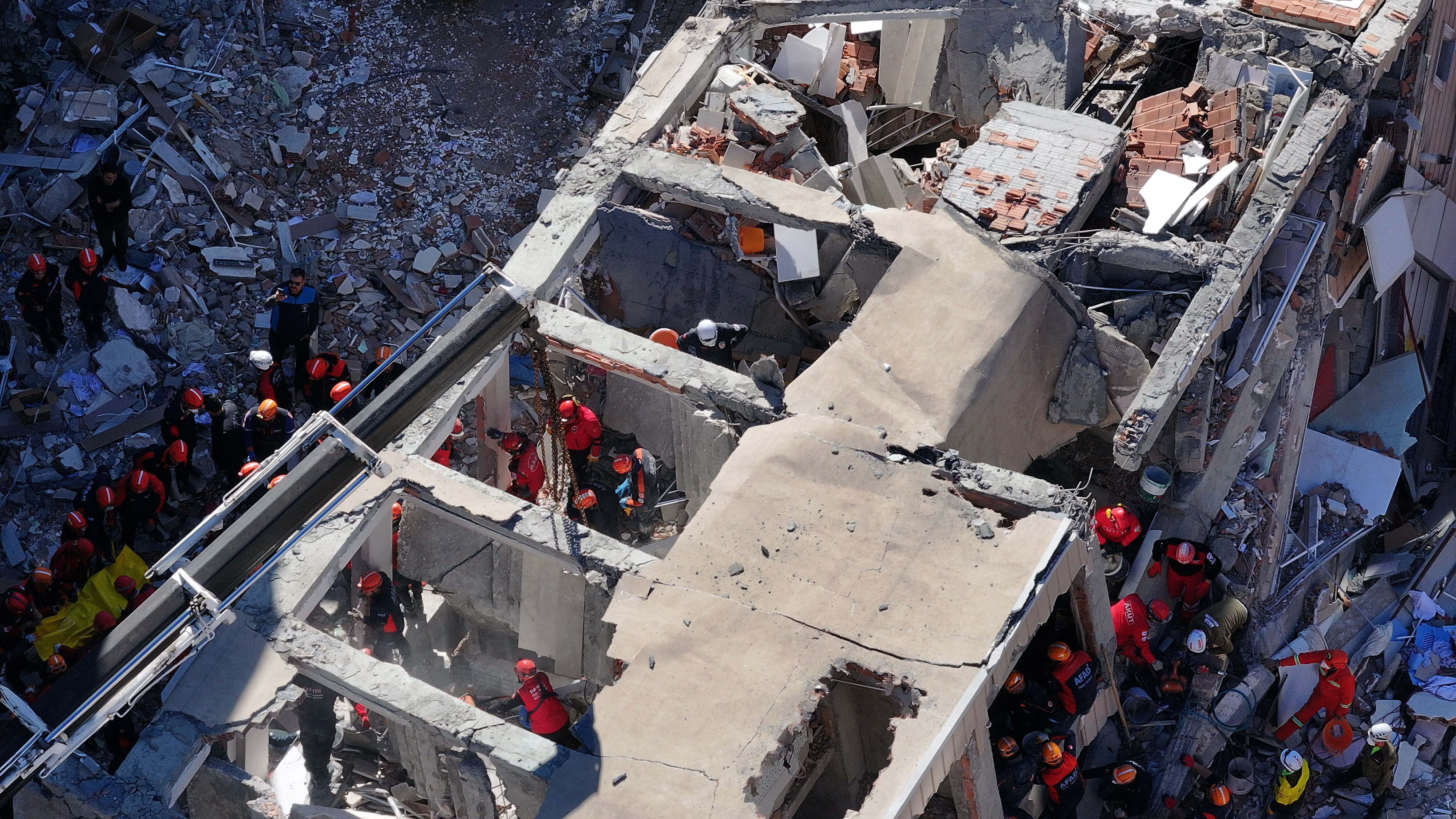 Gebze'den acı haber: Altından metro geçen bina çöktü - 6. Resim