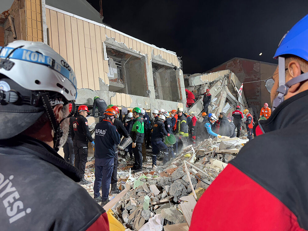Gebze'den kahreden haberler peş peşe geldi! Çöken binada tek kurtulan Dilara oldu Gebze'den kahreden haberler peş peşe geldi! Çöken binada tek kurtulan Dilara oldu - 9. Resim