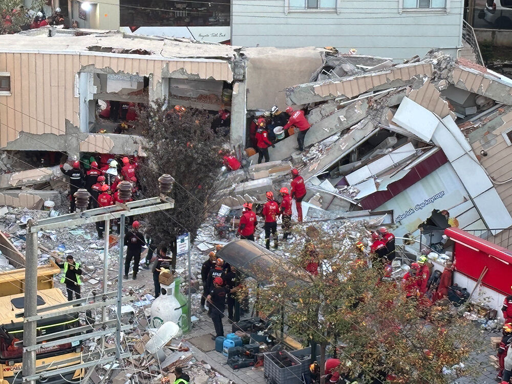 Gebze'den kahreden haberler peş peşe geldi! Çöken binada tek kurtulan Dilara oldu Gebze'den kahreden haberler peş peşe geldi! Çöken binada tek kurtulan Dilara oldu - 1. Resim