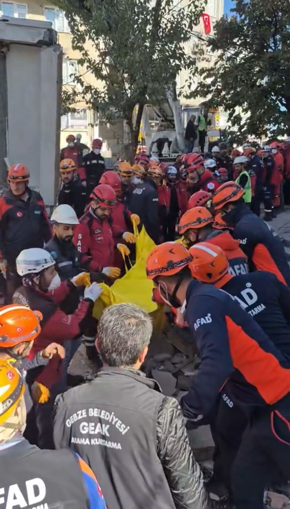 Gebze'den kahreden haberler peş peşe geldi! Çöken binada tek kurtulan Dilara oldu Gebze'den kahreden haberler peş peşe geldi! Çöken binada tek kurtulan Dilara oldu - 2. Resim