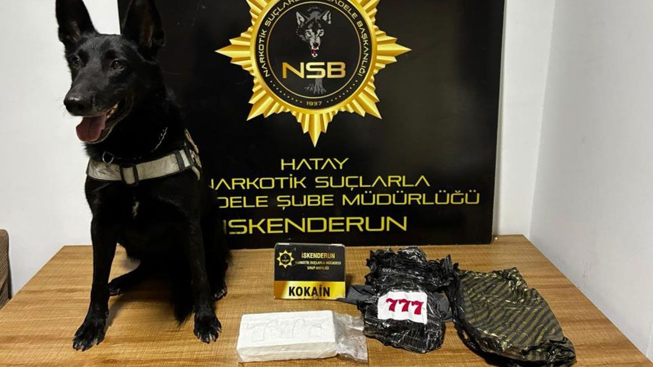Hatay'da otomobilin kaputundan 5 buçuk milyon TL'lik uyuşturucu çıktı! - 3. Sayfa