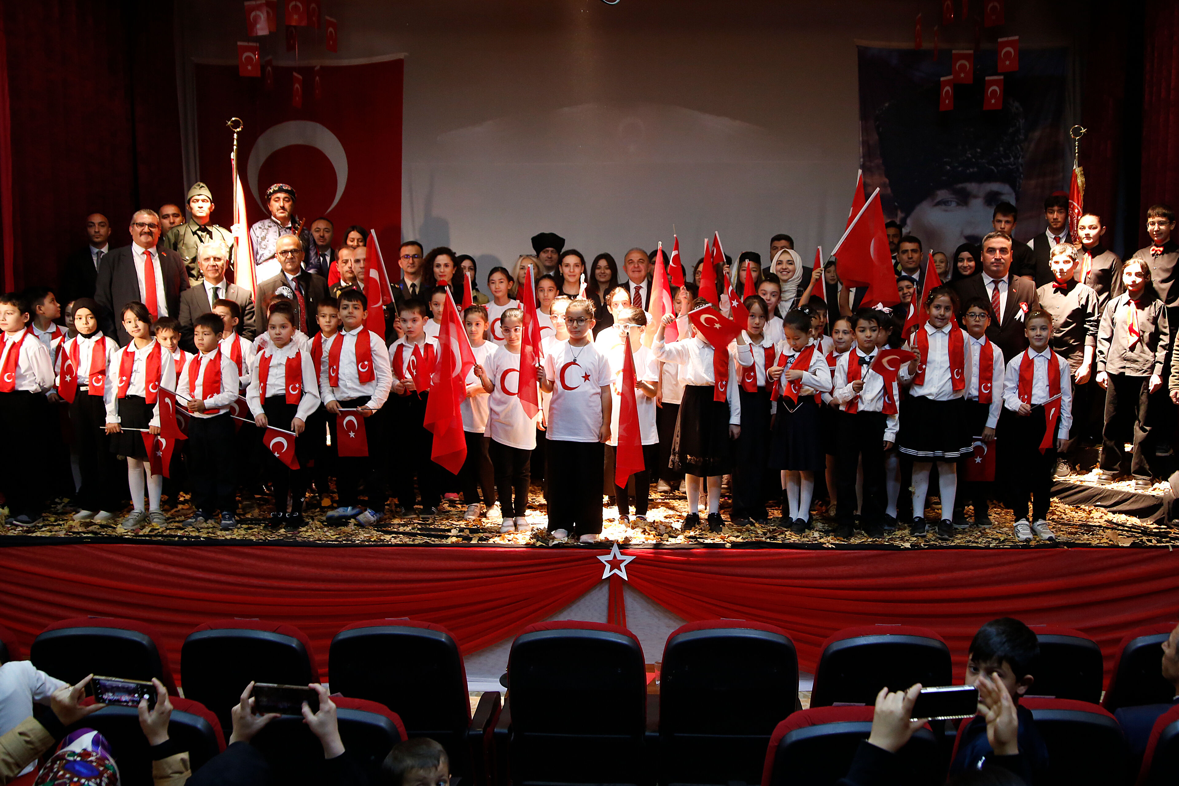 Havada, karada, denizde! Cumhuriyet'in 102'nci yıl dönümü kutlandı  Havada, karada, denizde! Cumhuriyet'in 102'nci yıl dönümü kutlandı  - 3. Resim