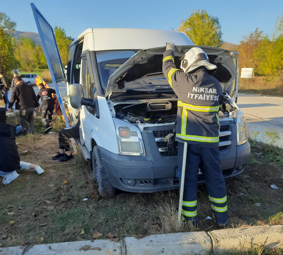 İşçi servisleri çarpıştı! Çok sayıda yaralı var - 1. Resim