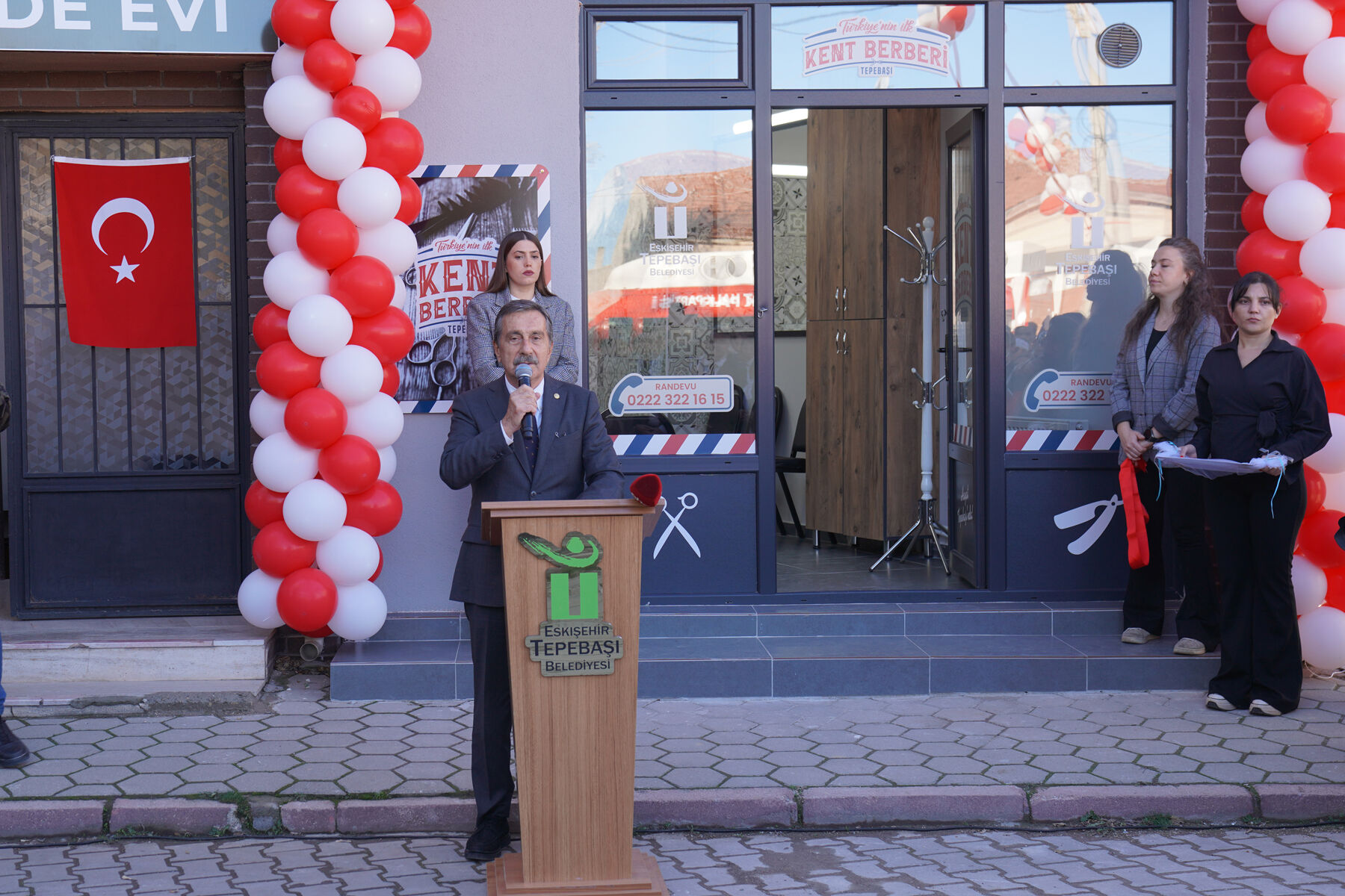 Kent Lokantası'nın ardından Kent Berber de açıldı! Tıraş yılbaşına kadar ücretsiz  - 3. Resim