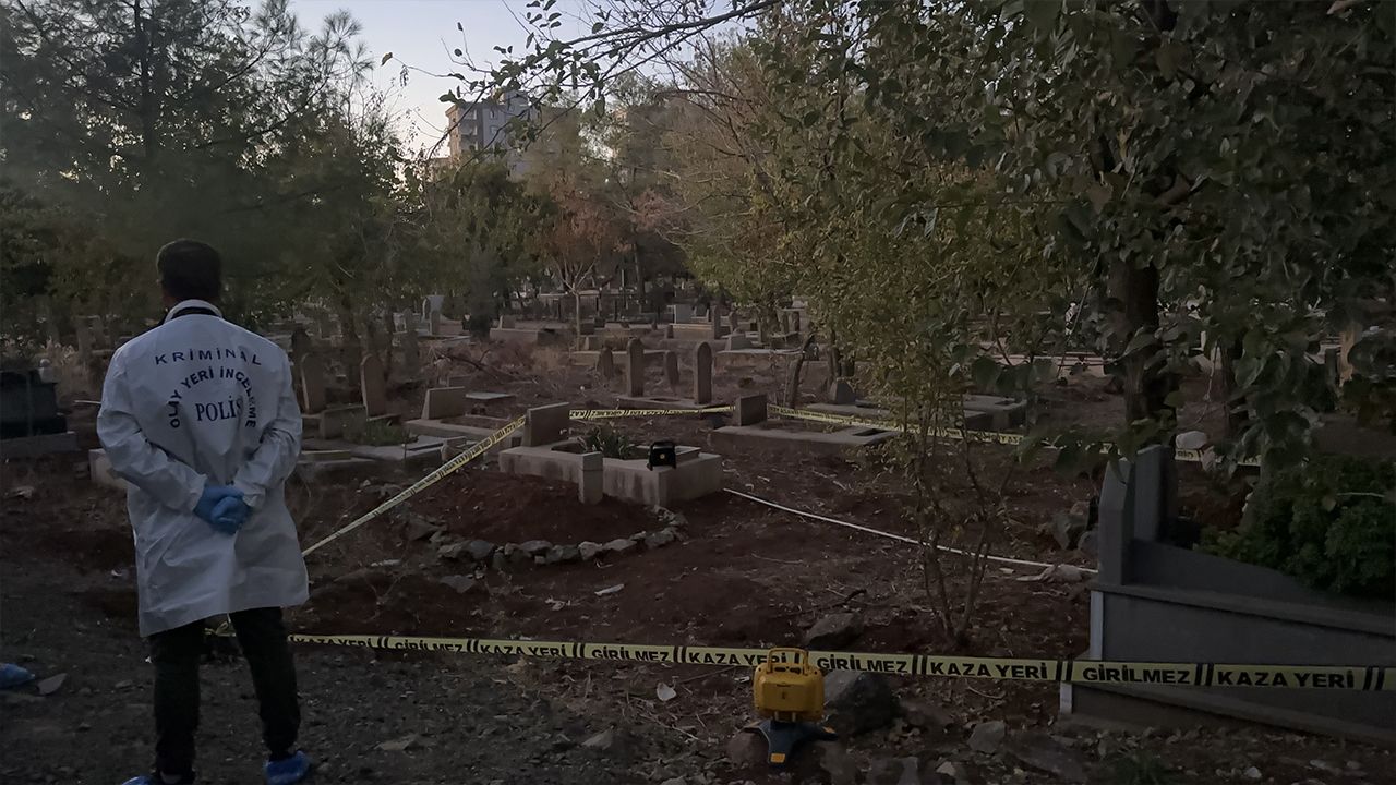 Şanlıurfa'daki kabristan ziyareti korkunç olayı ortaya çıkardı! Gömülmemiş bebek cesedi bulundu - 3. Sayfa