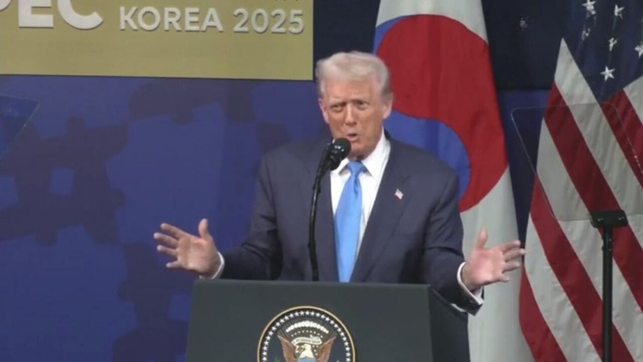 Trump 'Babanızın böyle olmasını isterdiniz' diyerek Modi'yi taklit etti - 2. Resim