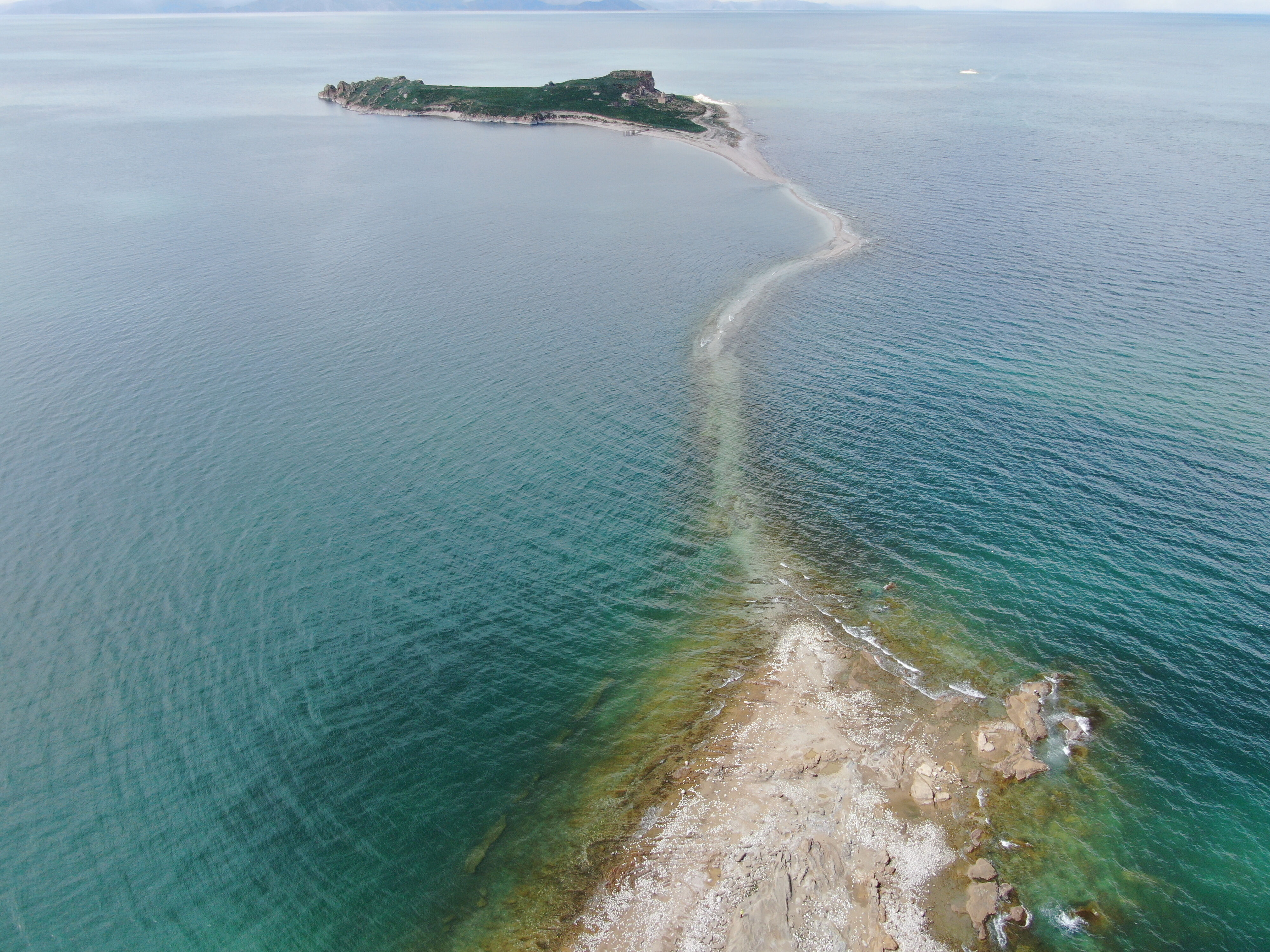 Van Gölü'nde saklı tarih suların çekilmesiyle ortaya çıktı: Antik yol şaşkına çevirdi - 3. Resim