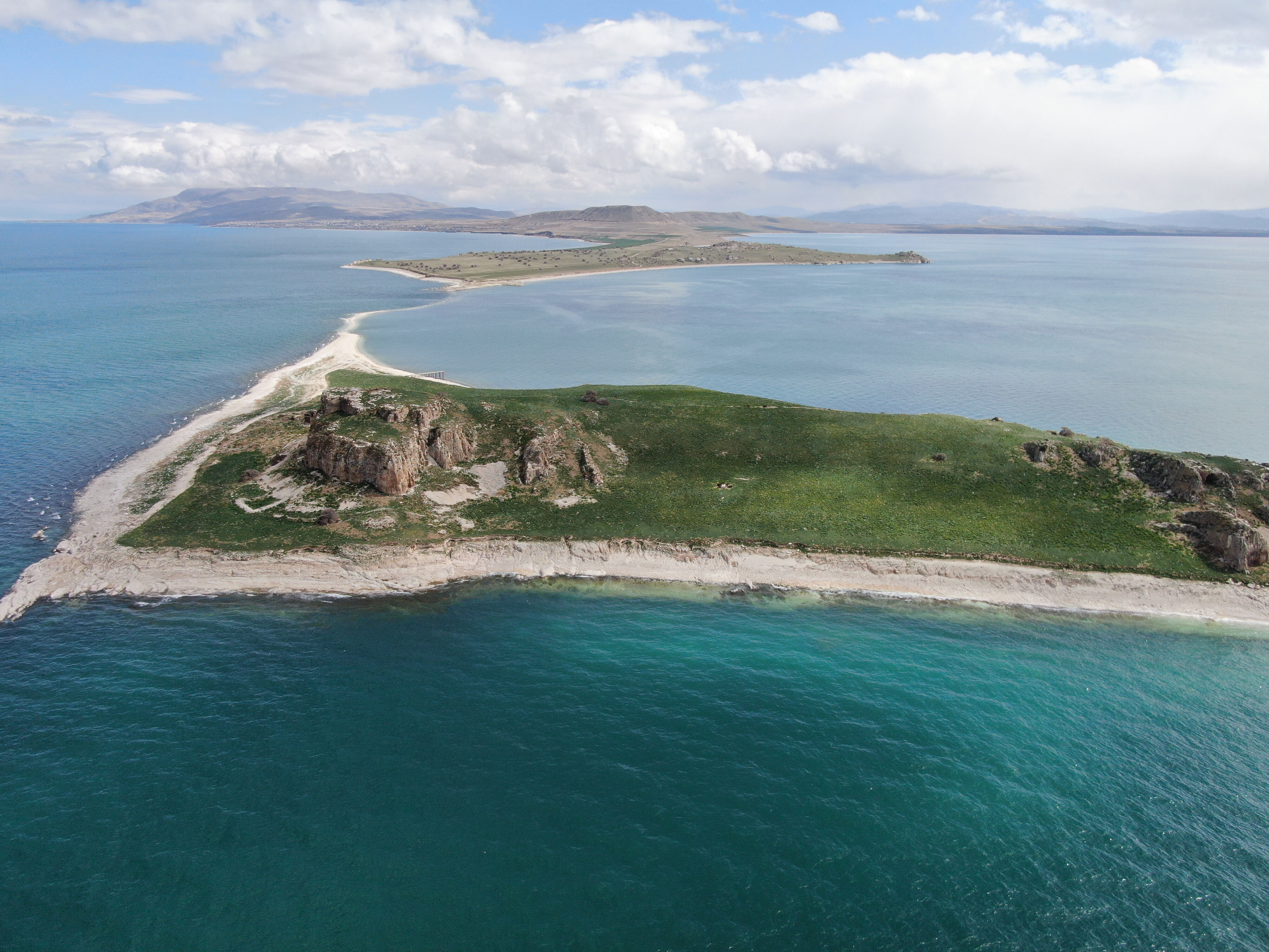 Van Gölü'nde saklı tarih suların çekilmesiyle ortaya çıktı: Antik yol şaşkına çevirdi - 2. Resim