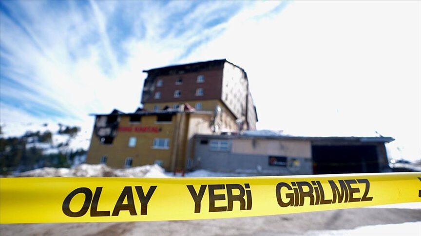 78 hayat burada sönmüştü... Grand Kartal davasında otel sahibi de dahil 11 kişiye ağırlaştırılmış müebbet 78 hayat burada sönmüştü... Grand Kartal Otel davasında karar verildi! - 3. Resim