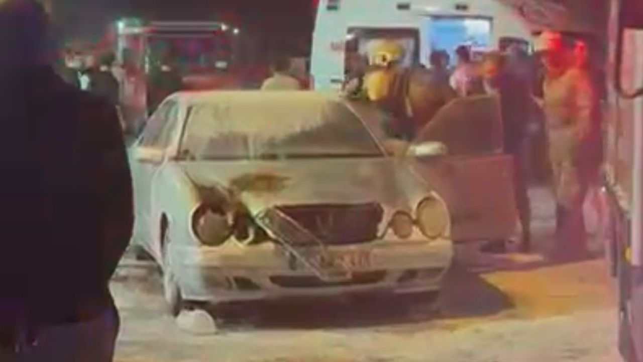 Aile içi kavga feci bitti: Eşine sinirlendi, aracıyla birlikte kendini ateşe verdi Aile içi kavga feci bitti: Eşine sinirlendi, aracıyla birlikte kendini ateşe verdi