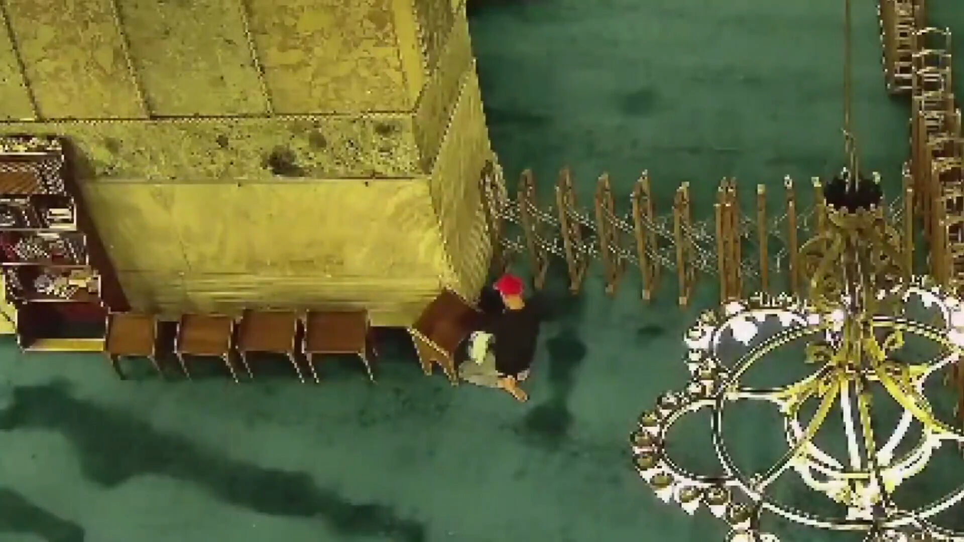 Ayasofya'yı ateşe verip kaçan zanlı 'pişman değilim' dedi: Cep telefonundan çıkanlar dikkat çekti Ayasofya'yı ateşe verip kaçan zanlı 'pişman değilim' dedi: Cep telefonundan çıkanlar dikkat çekti - 2. Resim