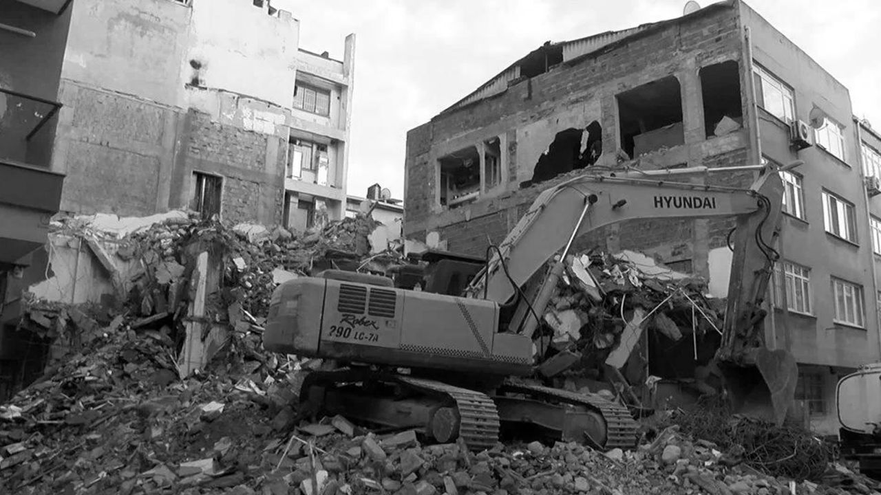  - Yıkım sırasında ortaya çıktı! Duvarı yok