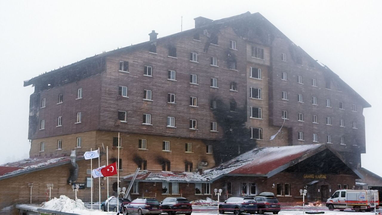 Emine Ergül kimdir? Halit Ergül'ün eşinin cezası netleşti Emine Ergül kimdir? Halit Ergül'ün eşinin cezası netleşti - 2. Resim