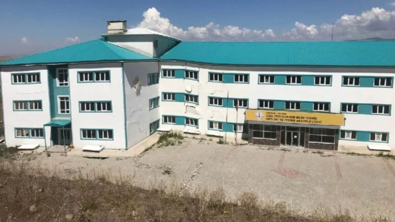 Erzurum Valiliği, 'Top mermi imhası okulu harabeye çevirdi' iddiasını yalanladı Erzurum Valiliği, 'Top mermi imhası okulu harabeye çevirdi' iddiasını yalanladı - 1. Resim