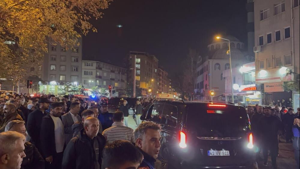 Gebze’de kabus bitmedi! Çöken binanın yakınında yeni tehlike - 1. Resim