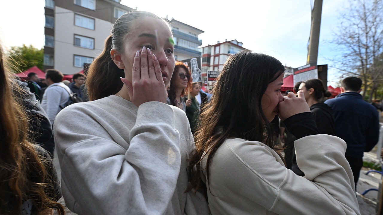 Kartalkaya kararlarını böyle dinlediler! Ölenlerin yakınları buruk sevinç yaşadı Kartalkaya kararlarını böyle dinlediler! Ölenlerin yakınları buruk sevinç yaşadı - 2. Resim
