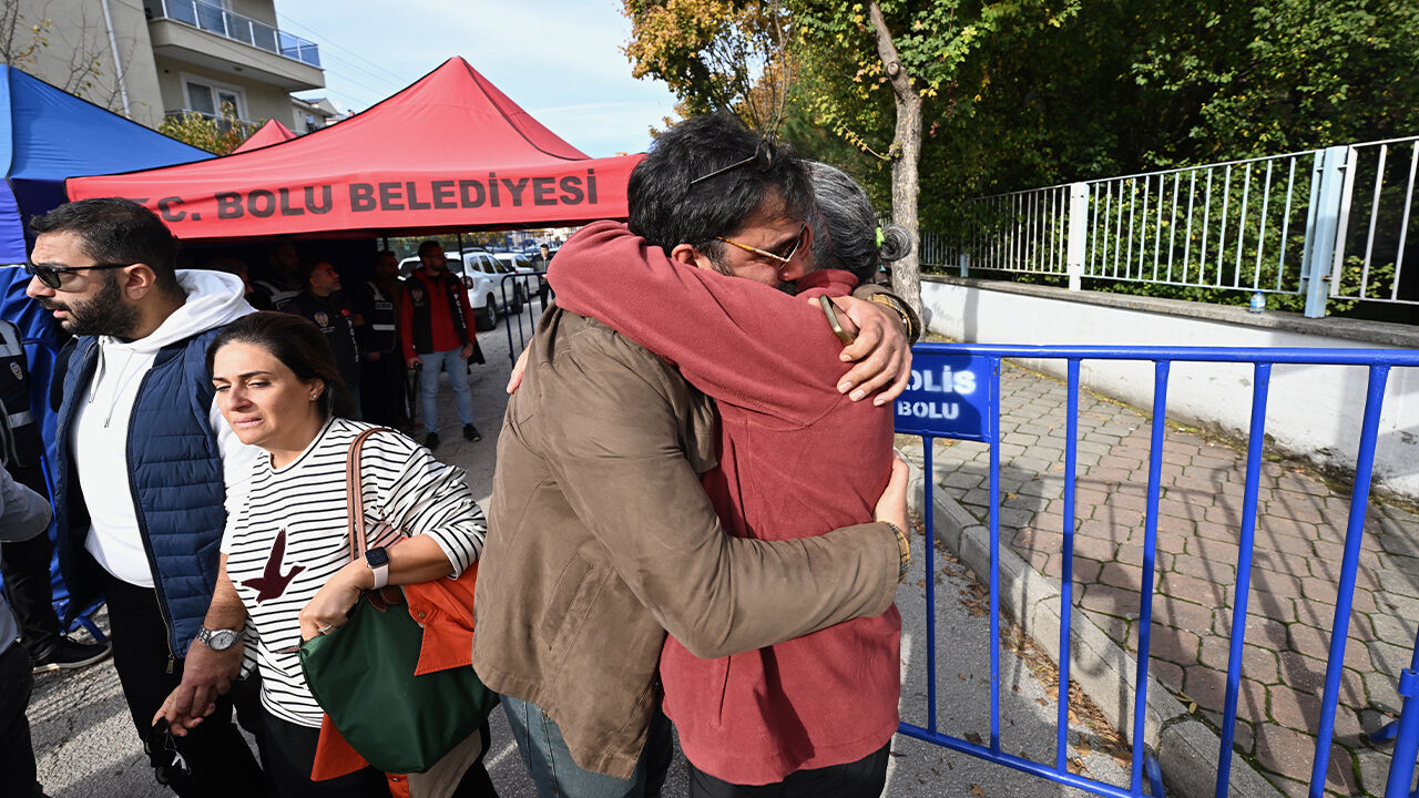 Kartalkaya kararlarını böyle dinlediler! Ölenlerin yakınları buruk sevinç yaşadı Kartalkaya kararlarını böyle dinlediler! Ölenlerin yakınları buruk sevinç yaşadı - 1. Resim