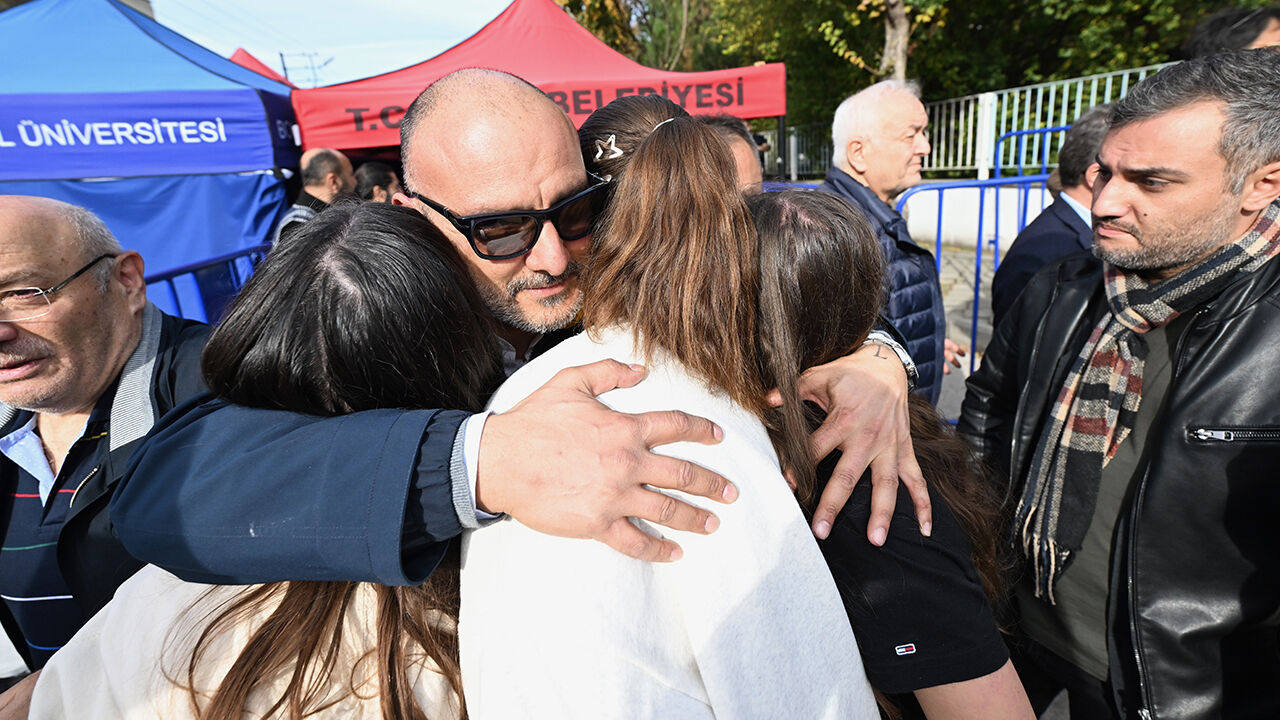 Kartalkaya kararlarını böyle dinlediler! Ölenlerin yakınları buruk sevinç yaşadı Kartalkaya kararlarını böyle dinlediler! Ölenlerin yakınları buruk sevinç yaşadı - 3. Resim
