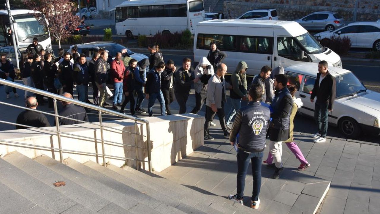 Öğretmen olmaya gitti, çete lideri çıktı! 19 ilde 200 kişi hedef alındı... - 3. Sayfa