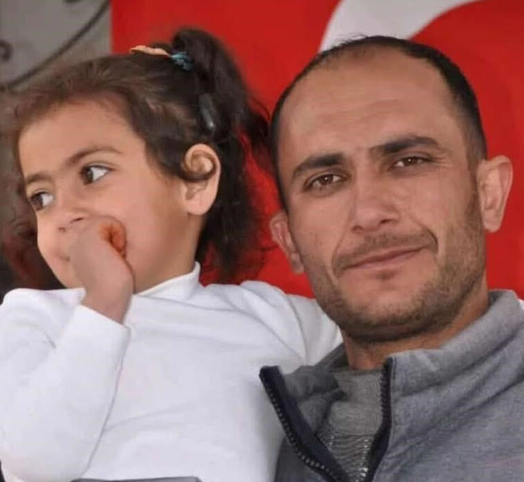 Sürücünün kontrolünden çıkan araç duvara çarptı! Kahreden ölüm Sürücünün kontrolünden çıkan araç duvara çarptı! Kahreden ölüm - 1. Resim