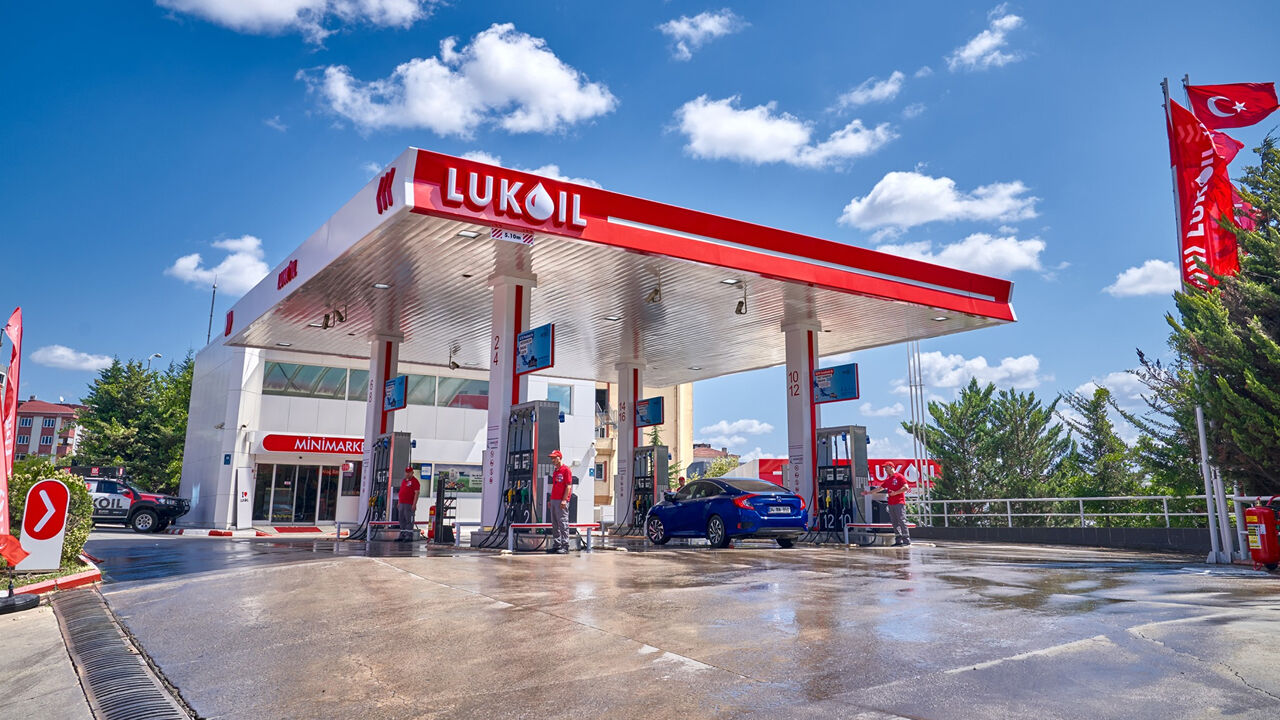 Türkiye'de 600 istasyonu var! Lukoil'in yeni sahibi belli oldu Türkiye'de 600 istasyonu var! Lukoil'in yeni sahibi belli oldu - 1. Resim