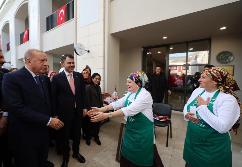 Cumhurbaşkanı Erdoğan'dan Atatürk Havalimanı Millet Bahçesi’nde esnaf ziyareti - 2. Resim